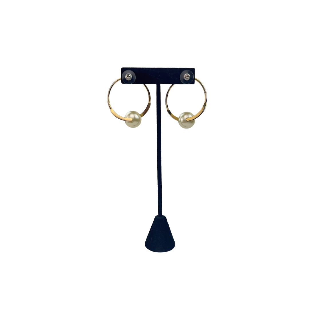 Gold Front Facing Circle Earrings with Pearl