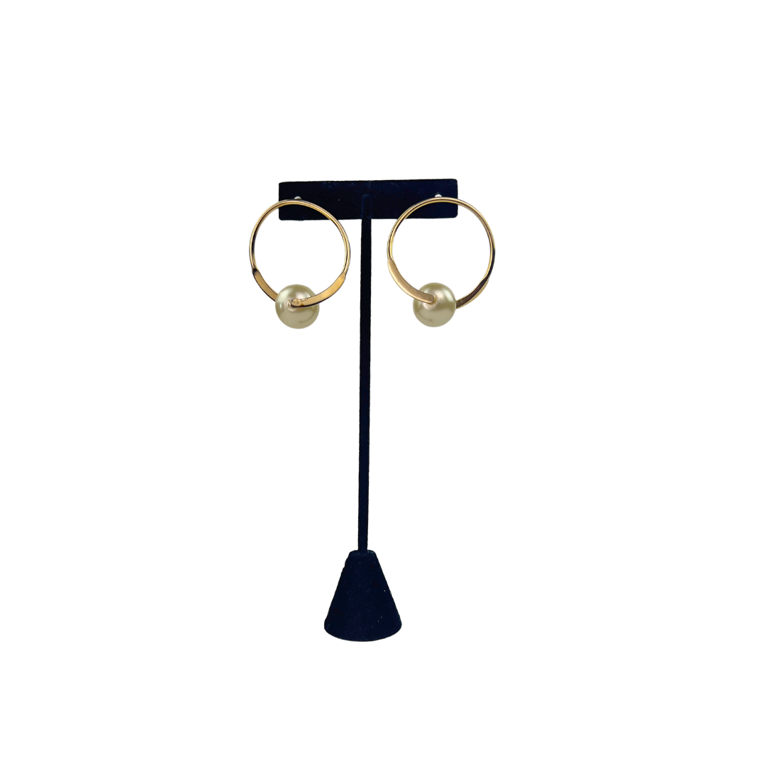 Gold Front Facing Circle Earrings with Pearl
